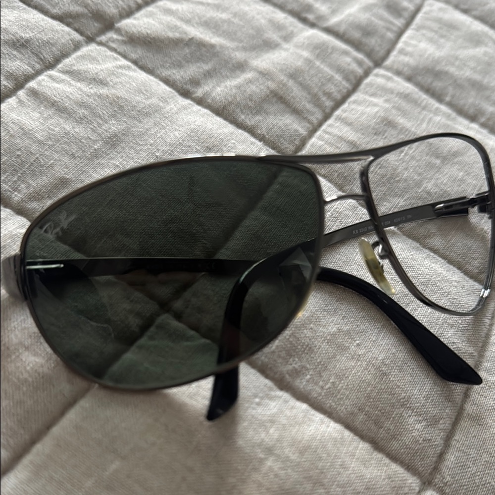 Stylish Aviator Sunglasses
